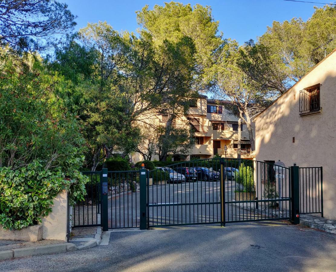 Le Hameau Des Pins Apartment Saint-Raphael  Bagian luar foto